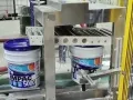 ماكينة تركيب وغلق الأغطية